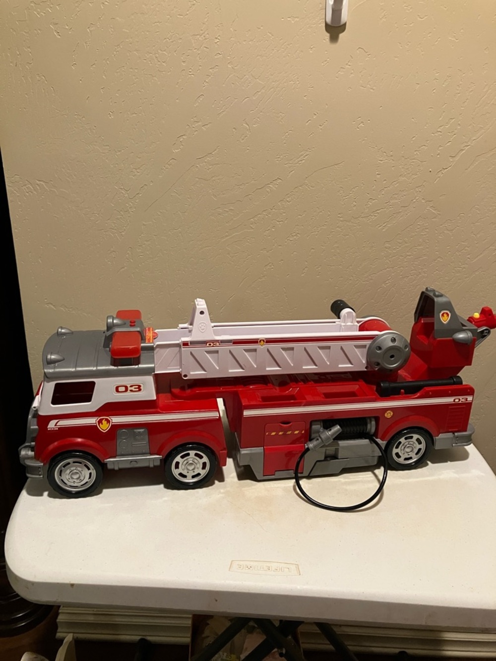 Very Good- Paw Patrol Ultimate Fire & Rescue Truck Lights & Siren. Ladder